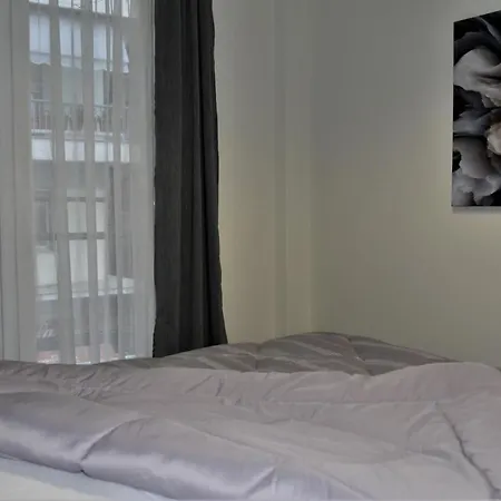 Park Apartment *